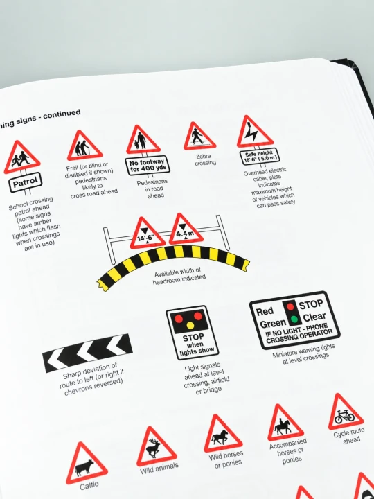 hgv-drivers-diary-2027-bridge-height-warning-signs-x.webp